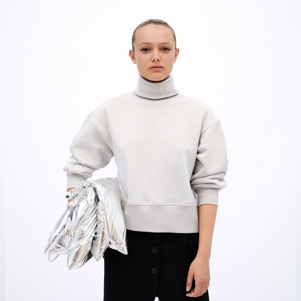 [ZARA] Minimalist High Turtle Neck Beige Sweatshirt